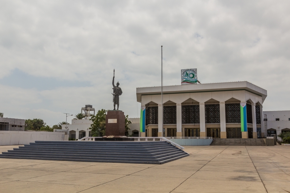  Monument aux Martyrs devant le Palais du Peuple à Djibouti, capitale de Djibouti