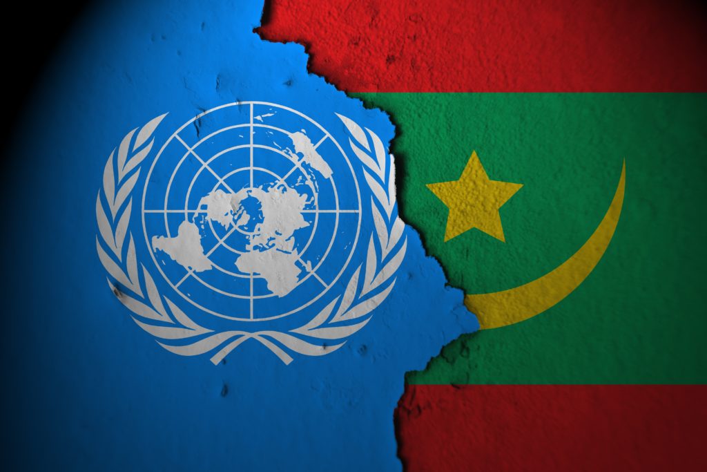 Drapeaux de l'ONU et de la Mauritanie