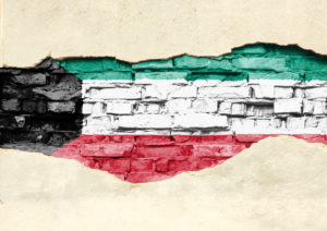 علم الكويت على خلفية من الحجر